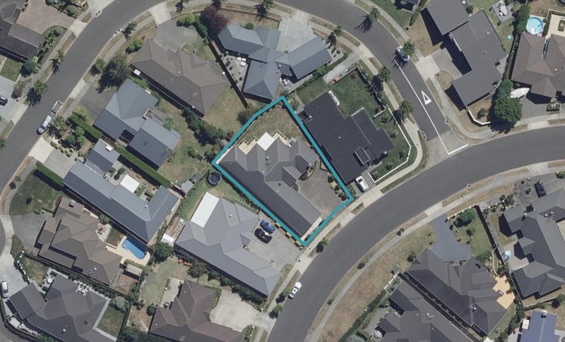 33 Palliser Drive, Huntington, Hamilton - Carousel 1