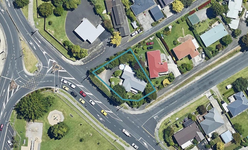 2 Kingswood Road, Brookfield, Tauranga - Carousel 1