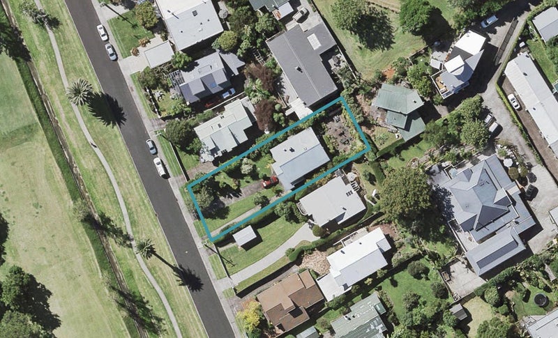 34 Wairoa Road, Narrow Neck, Auckland - Carousel 1