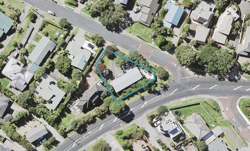 462 Beach Road, Murrays Bay, Auckland - Carousel 1