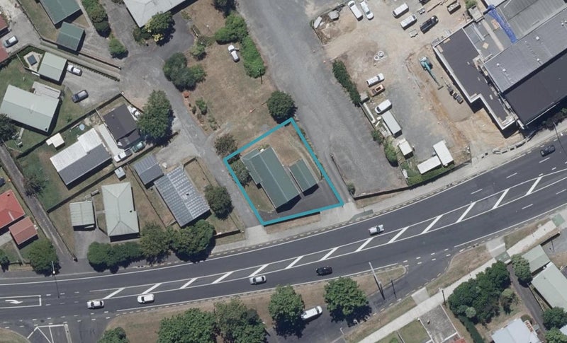 32 Kahikatea Drive, Melville, Hamilton - Carousel 1