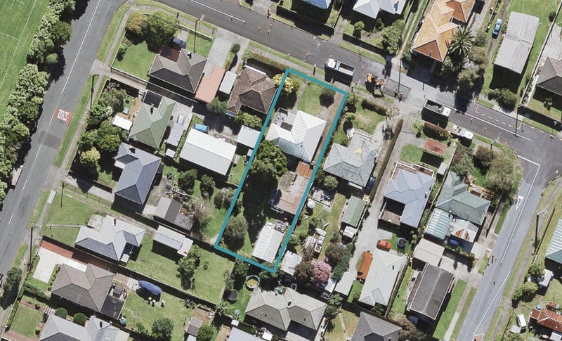 1 Beaubank Road, Kelston, Auckland - Carousel 1