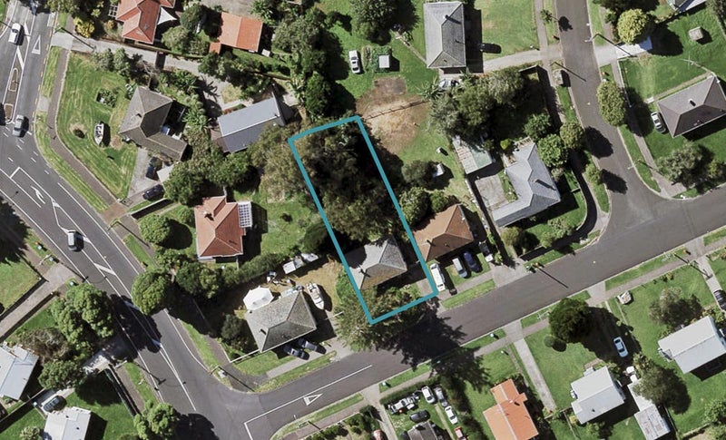 4 Tuakiri Street, Point England, Auckland - Carousel 1