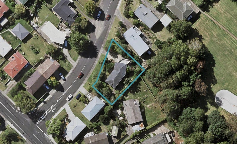 3 Juniper Road, Sunnynook, Auckland - Carousel 1