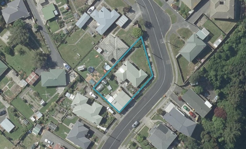 35 Koremata Street, Green Island, Dunedin - Carousel 1