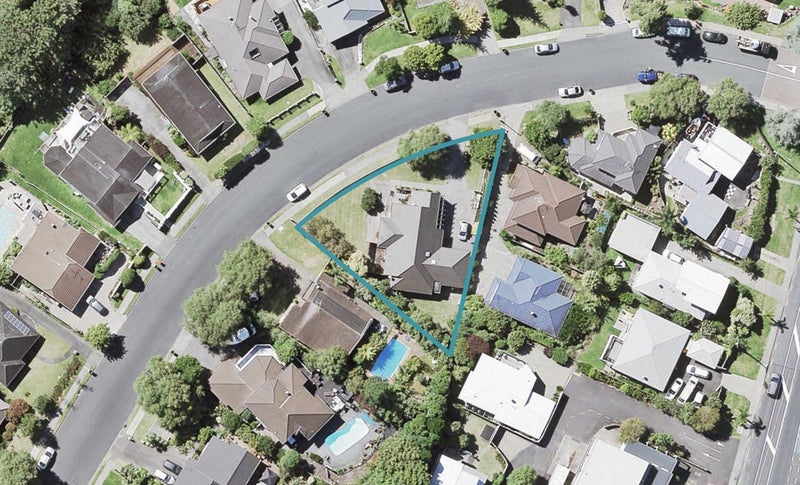 2 Bayside Drive, Browns Bay, Auckland - Carousel 1