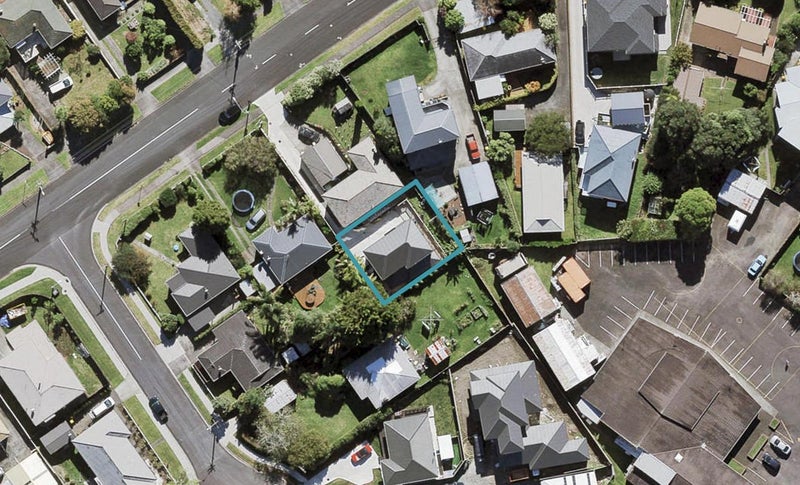 14A Gloria Avenue, Te Atatū Peninsula, Auckland - Carousel 1