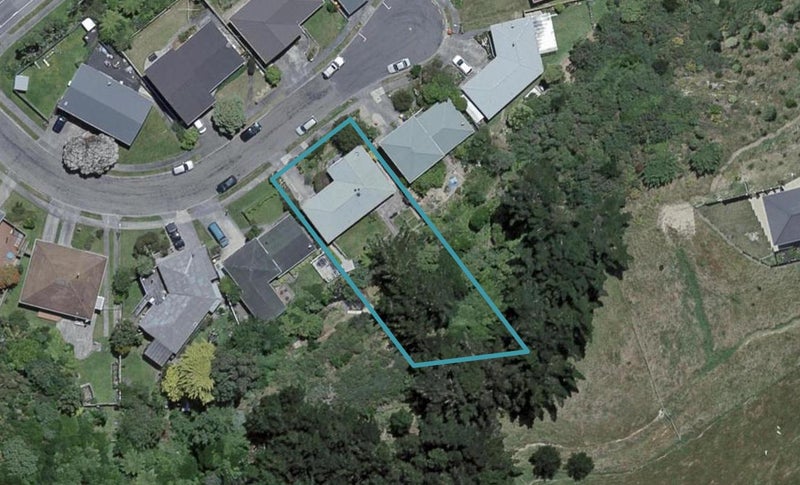 9 Colonial Grove, Tawa, Wellington - Carousel 1