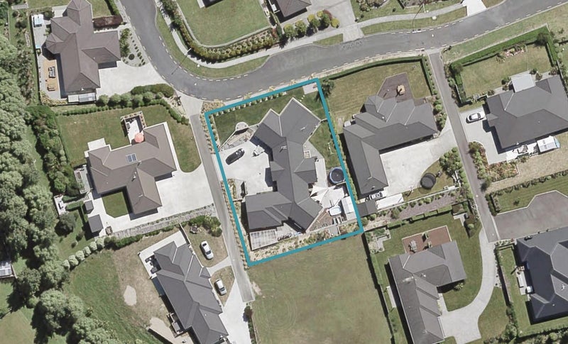 10 Jade Crescent, Timberlea, Upper Hutt - Carousel 1