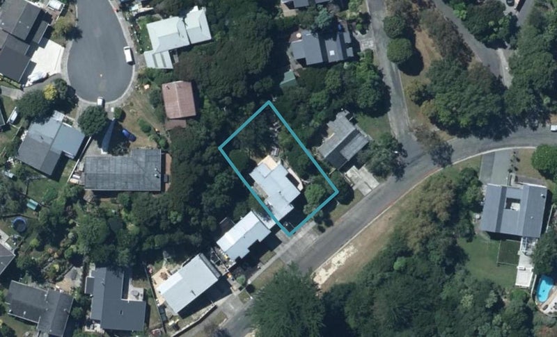 17 Solander Place, Whitby, Porirua - Carousel 1