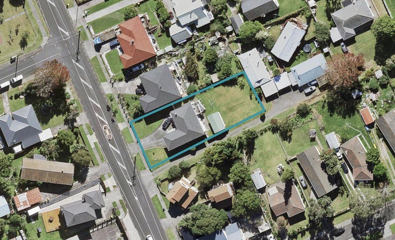 73 Flanshaw Road, Te Atatu South, Auckland - Carousel 1