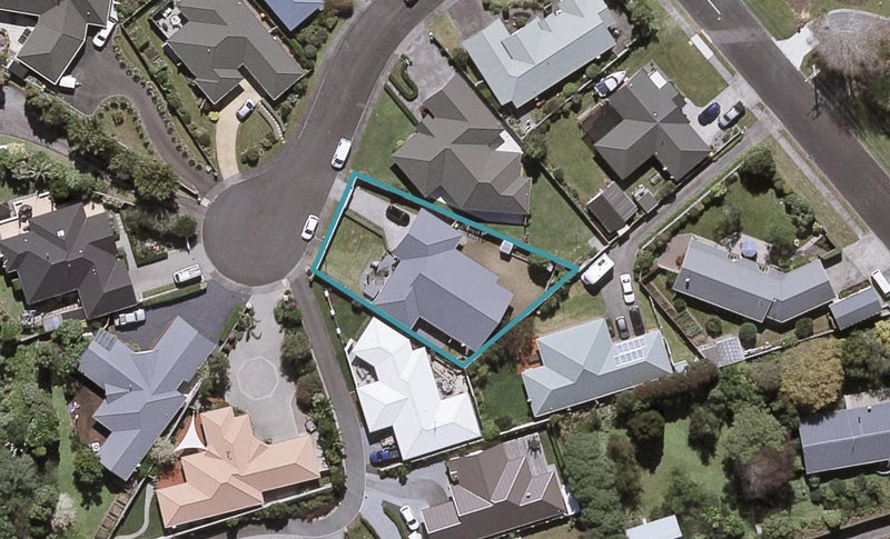 5 Royal Heights, Glen Avon, New Plymouth - Carousel 1