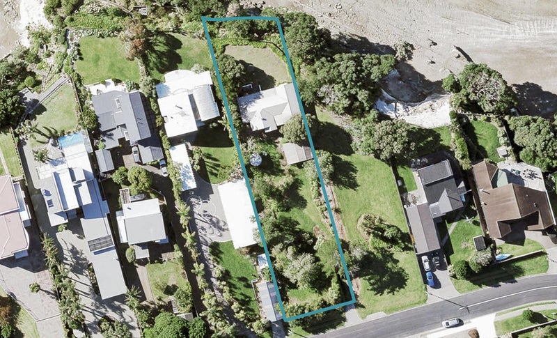 19 Hawke Crescent, Beachlands, Auckland - Carousel 1