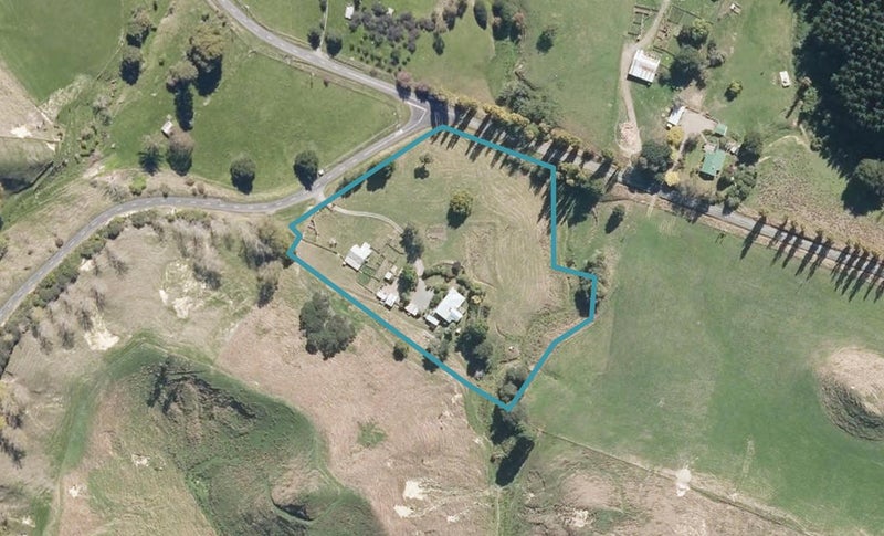 11 Mangahoe Road, Hunterville - Carousel 1