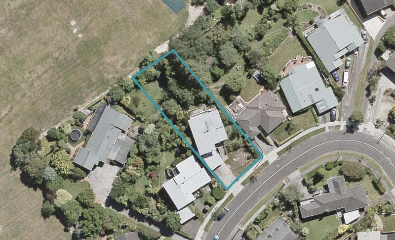 24 Dowling Grove, Silverstream, Upper Hutt - Carousel 1