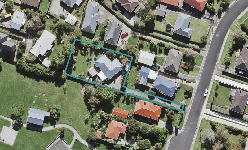 33 Essex Street, Te Atatu South, Auckland - Carousel 1