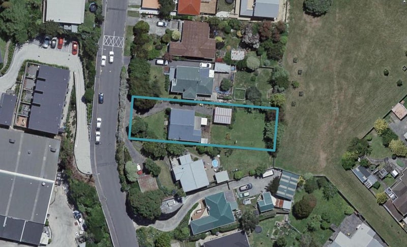 12 Handyside Street, Tawa, Wellington - Carousel 1