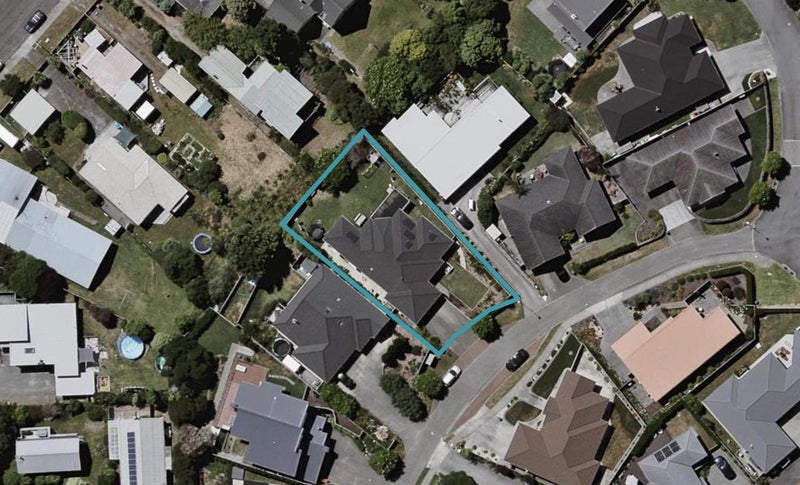 21 Simpson Crescent, Raumati Beach, Paraparaumu - Carousel 1