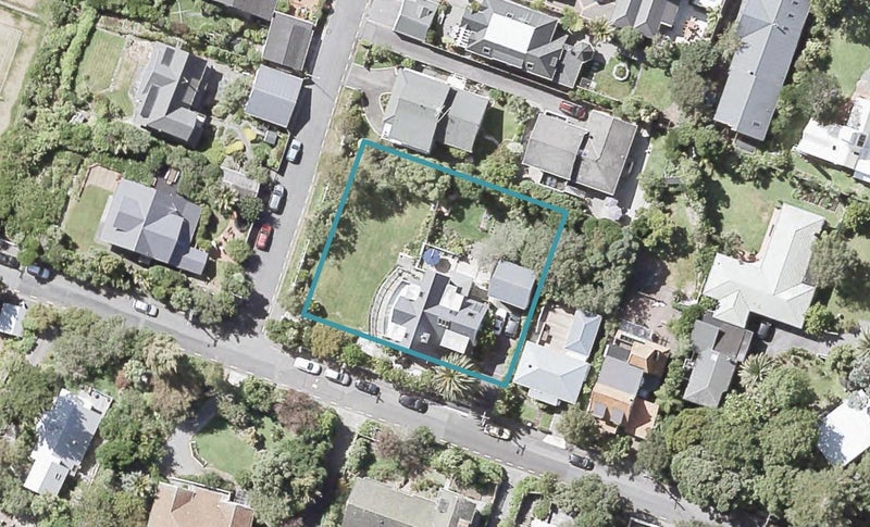 2 Tui Road, Days Bay, Lower Hutt - Carousel 1