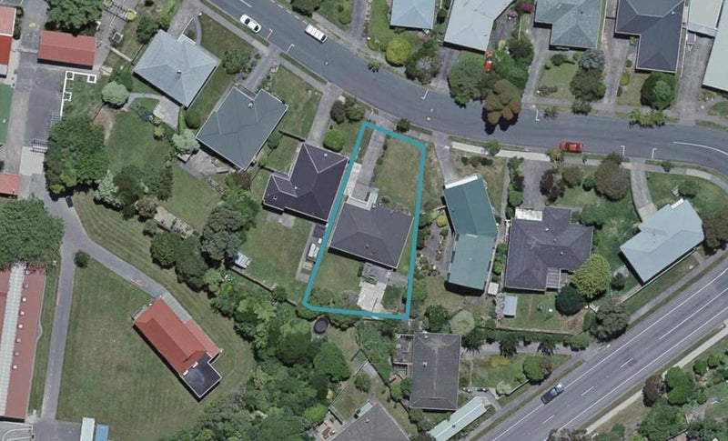 70 Raroa Terrace, Tawa, Wellington - Carousel 1