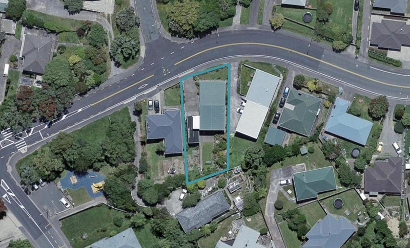 22 Horokiwi Road West, Newlands, Wellington - Carousel 1