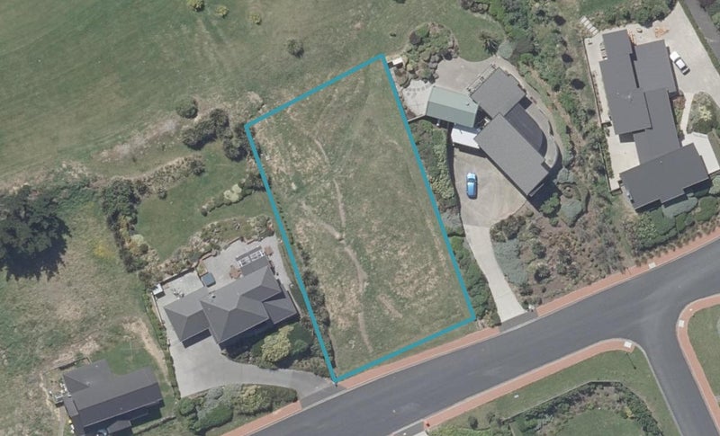 16 Highgrove, Saint Clair, Dunedin - Carousel 1
