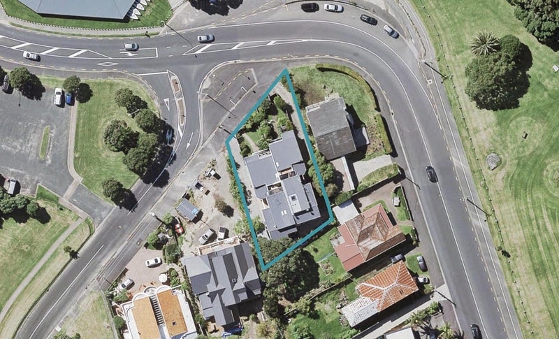 3/86 Wairoa Road, Narrow Neck, Auckland - Carousel 1