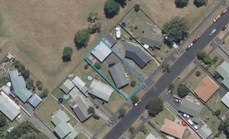 41 Lewis Street, Glenview, Hamilton - Carousel 1