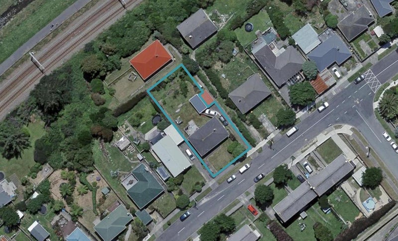 77 Bell Street, Tawa, Wellington - Carousel 1