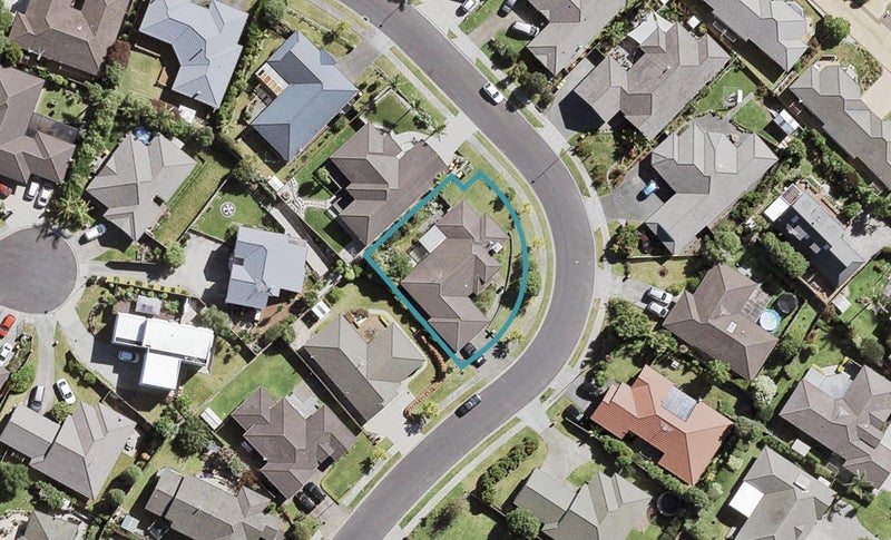 10 Toledo Avenue, Henderson, Auckland - Carousel 1