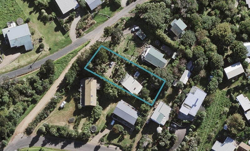 10 Bryan Road, Surfdale, Waiheke Island - Carousel 1