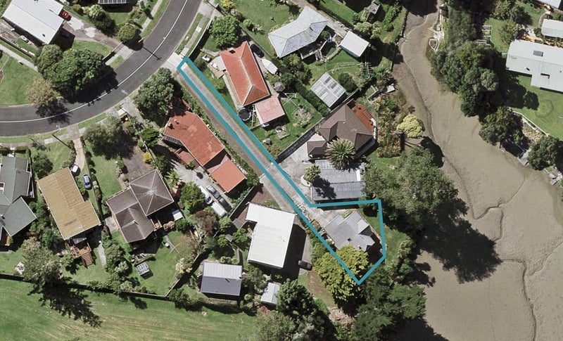 104B Tiraumea Drive, Pakuranga, Auckland - Carousel 1