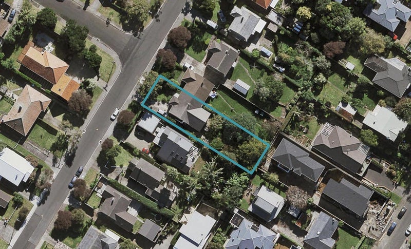 13A Te Kawa Road, One Tree Hill, Auckland - Carousel 1
