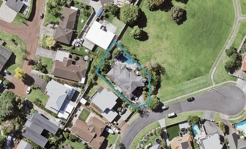 14 Kaniere Place, Half Moon Bay, Auckland - Carousel 1