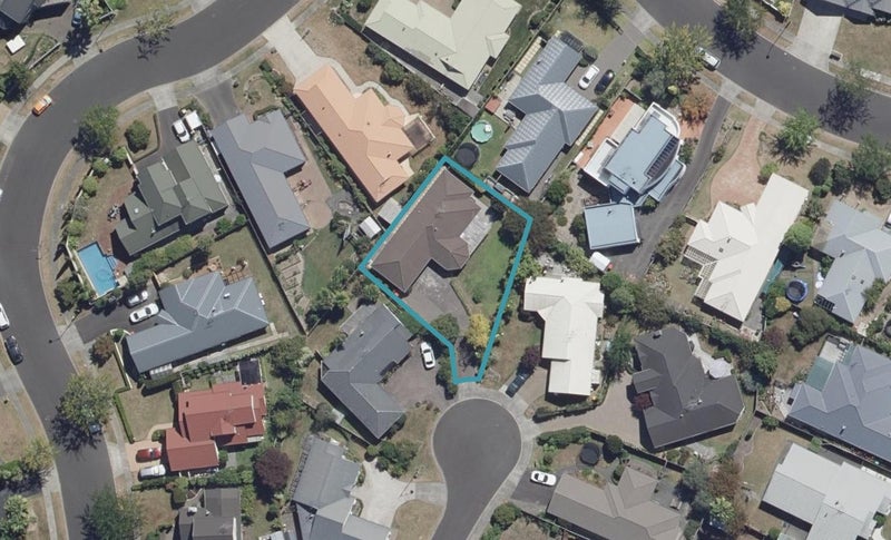 7 Badminton Court, Huntington, Hamilton - Carousel 1