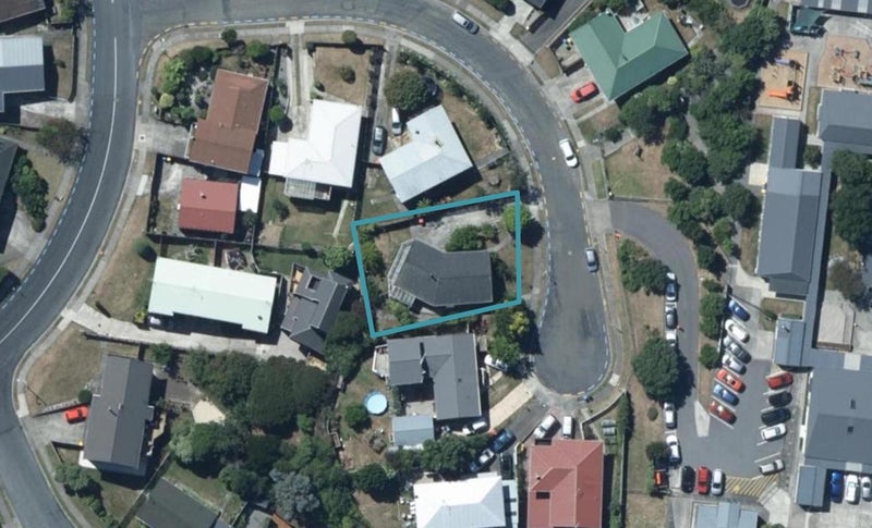 8 Spey Place, Papakowhai, Porirua - Carousel 1