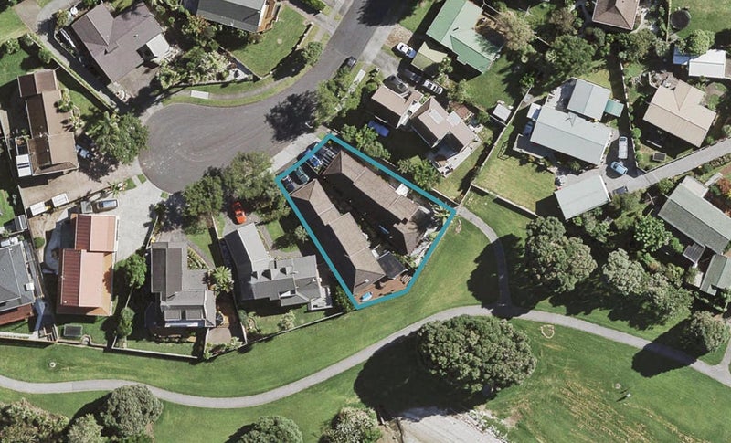2/16 Dalmahoy Place, Wattle Downs, Auckland - Carousel 1