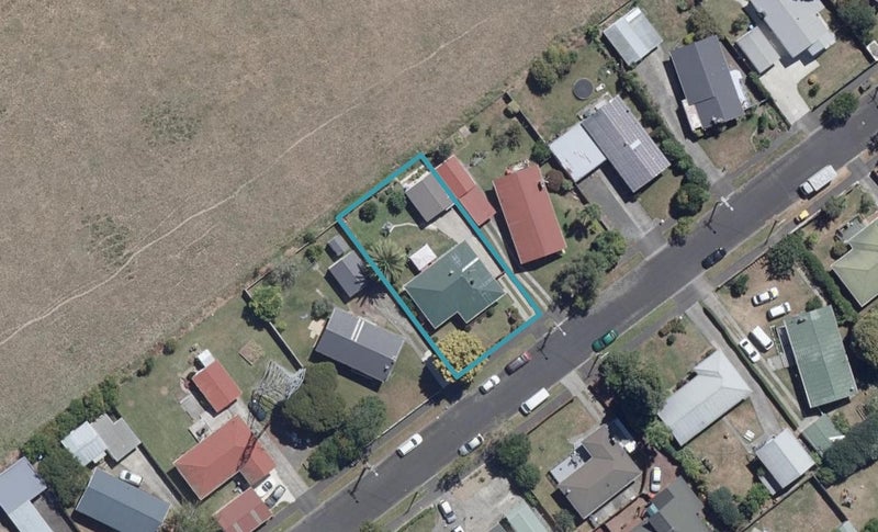 27 Sheridan Street, Silverdale, Hamilton - Carousel 1