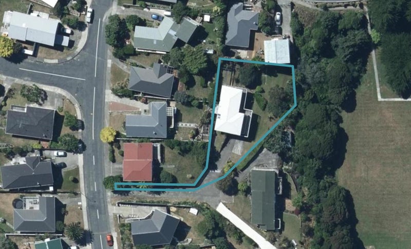 13 Pope Street, Camborne, Porirua - Carousel 1