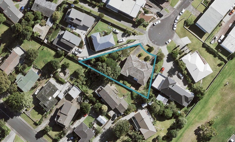 1/8 Hillary Heights Avenue, Glendene, Auckland - Carousel 1
