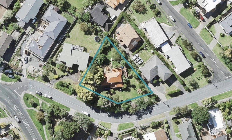 4 Brighton Terrace, Murrays Bay, Auckland - Carousel 1