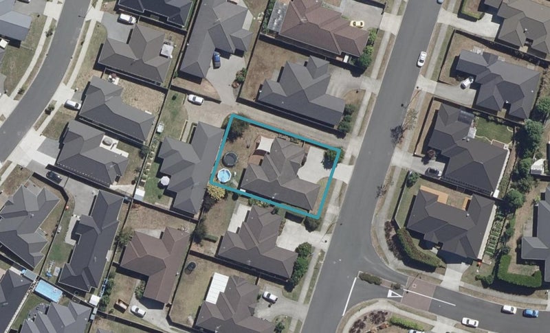 107 Barrington Drive, Huntington, Hamilton - Carousel 1