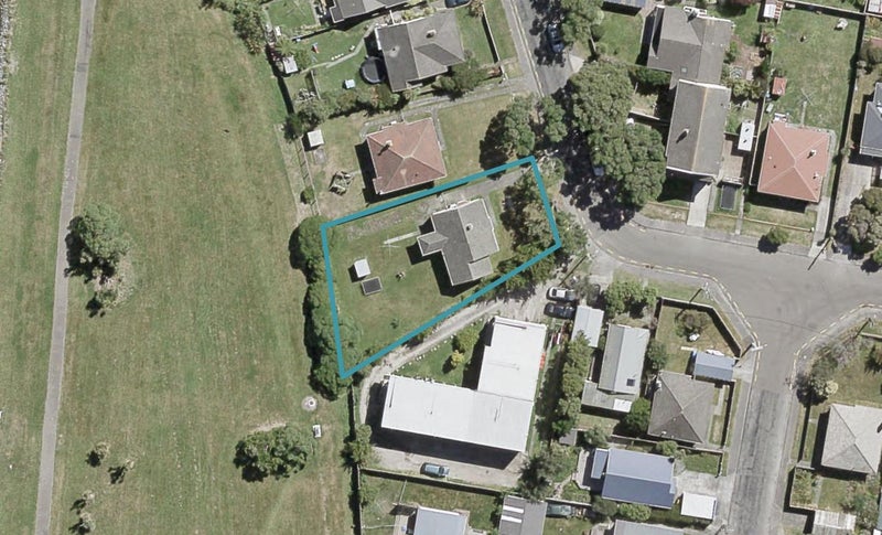 21 Pirie Crescent, Moera, Lower Hutt - Carousel 1