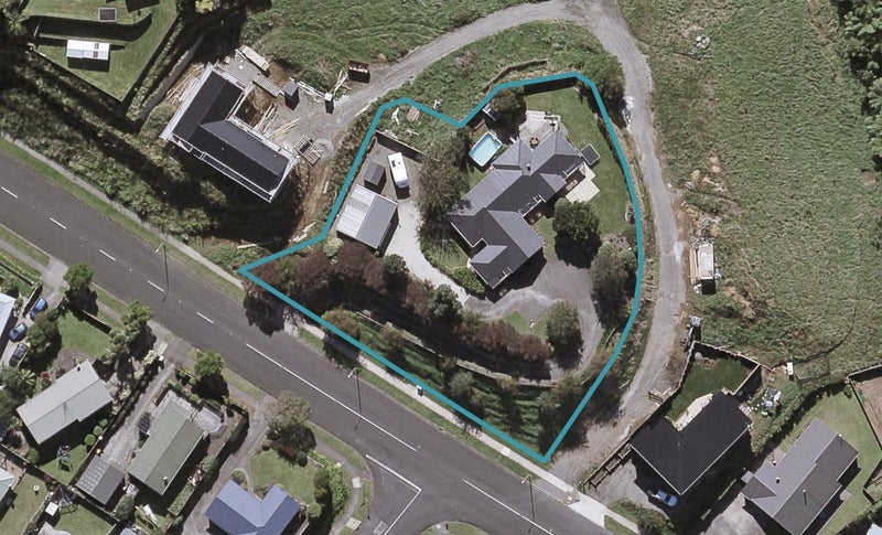 43 Poplar Grove, Whalers Gate, New Plymouth - Carousel 1