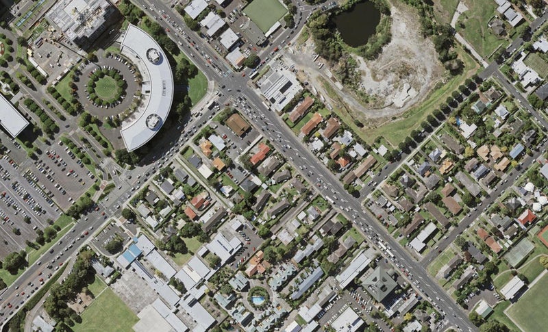 2/60 Taharoto Road, Takapuna, Auckland - Carousel 1