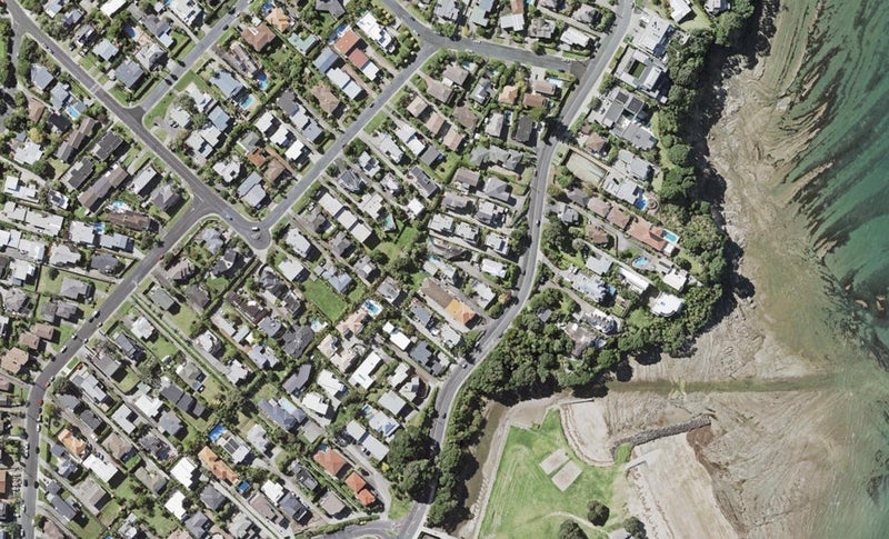 1/18 Beach Road, Castor Bay, Auckland - Carousel 1