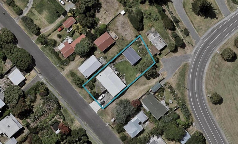 19 Heperi Street, Waikanae Beach, Waikanae - Carousel 1