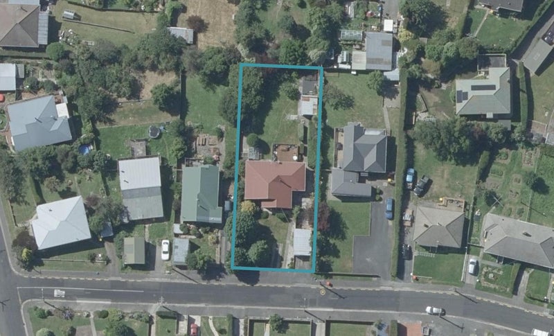 6 Derby Street, Green Island, Dunedin - Carousel 1