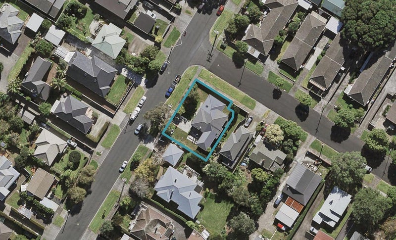 57 Tawa Road, One Tree Hill, Auckland - Carousel 1