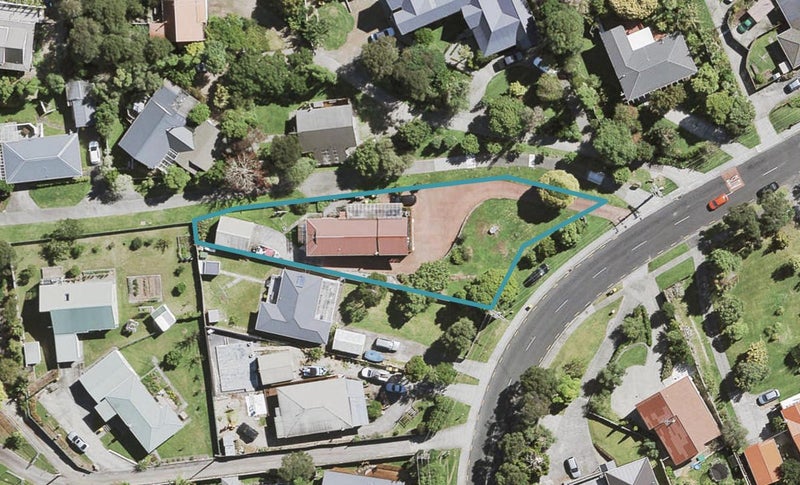 5 Konini Road, Titirangi, Auckland - Carousel 1